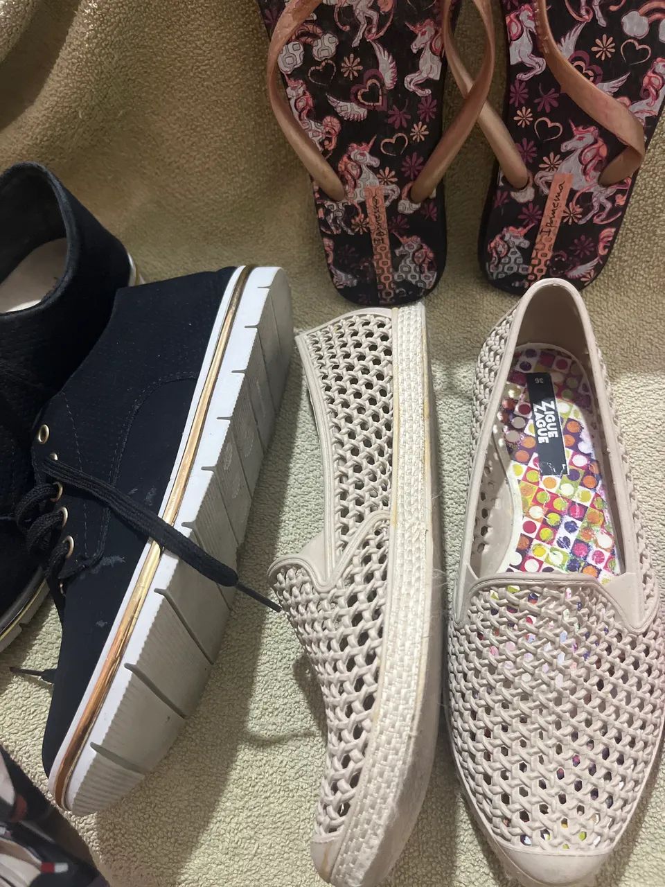Sapatilhas e chinelo  - Foto 5