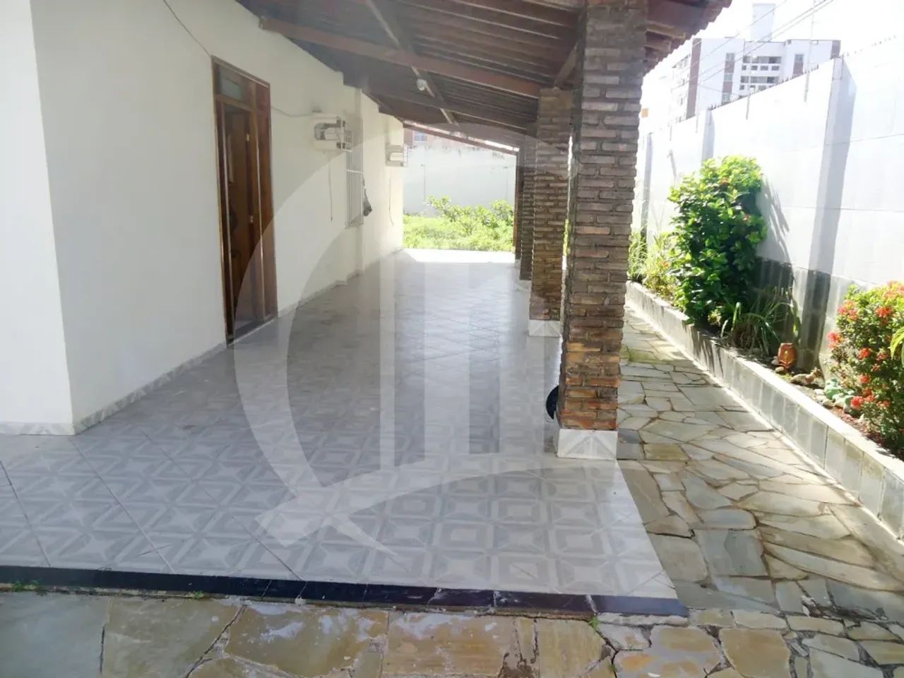 EXCELENTE CASA DE ESQUINA A VENDA NA COROA DO MEIO - Foto 5
