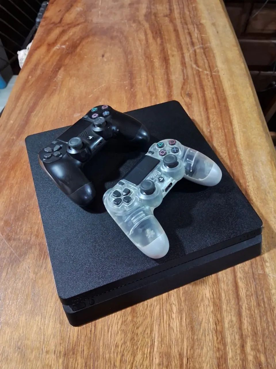 PS4 Slim - extremamente conservado