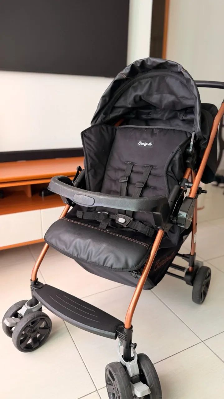 Carrinho de bebe Burigotto reversível com bebe conforto  - Foto 4