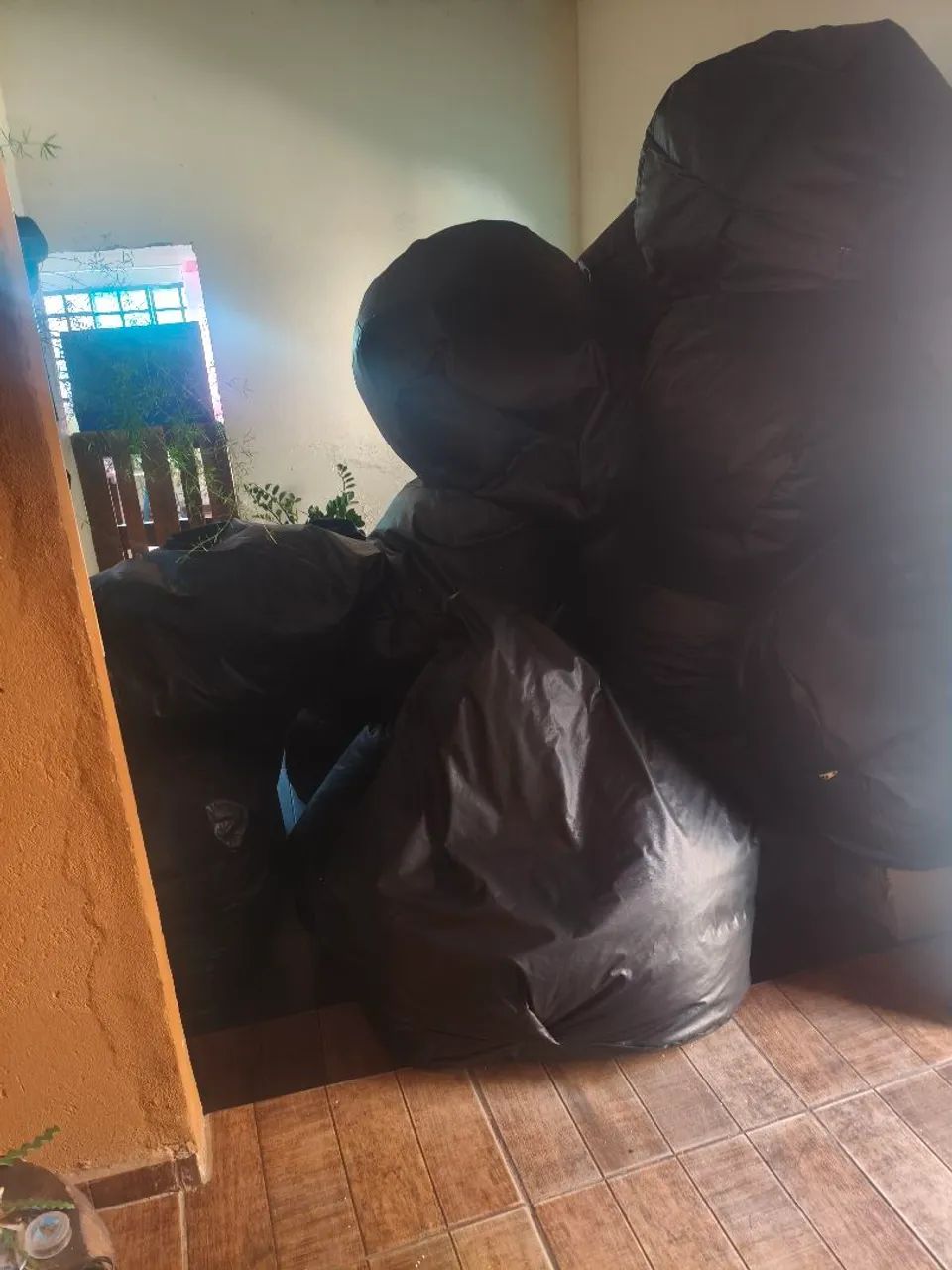Puffs gota a pronta entrega na cor preto - Foto 2
