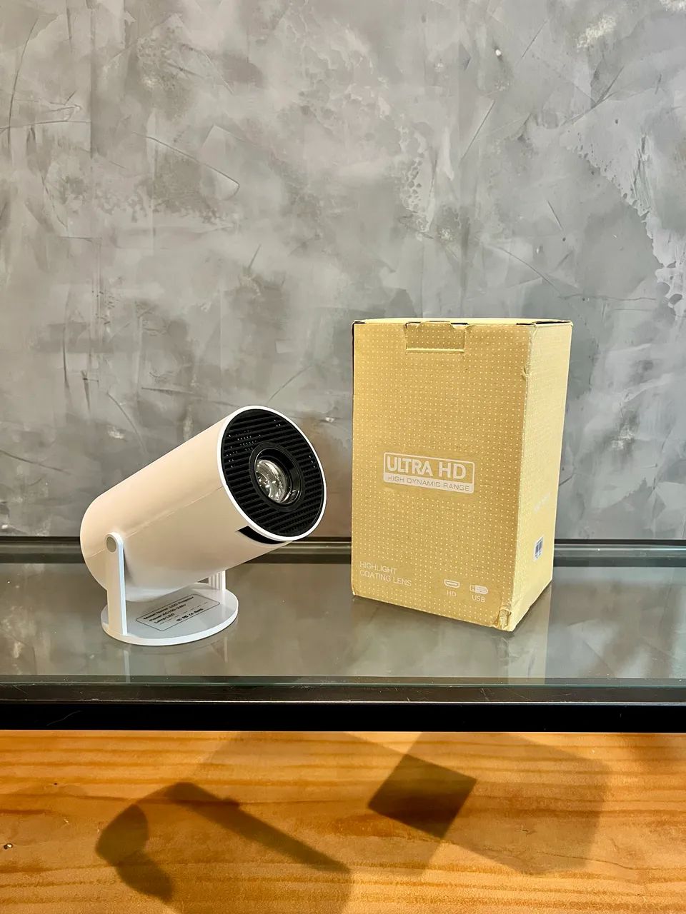 Projetor HY300 Smart - transforme qualquer ambiente em um verdadeiro cinema