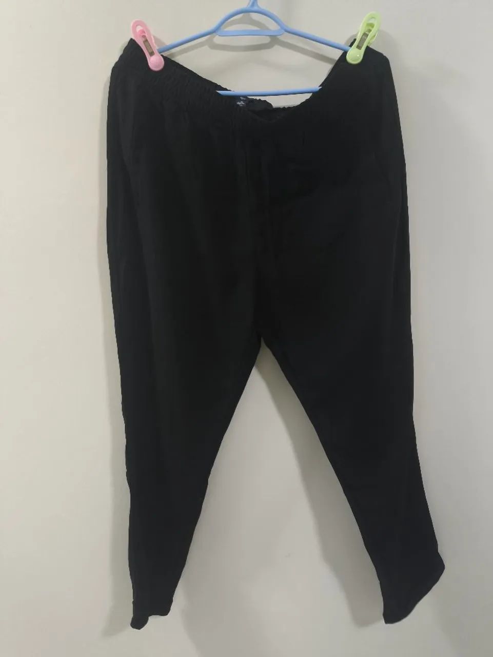 Calça comprida Gap.