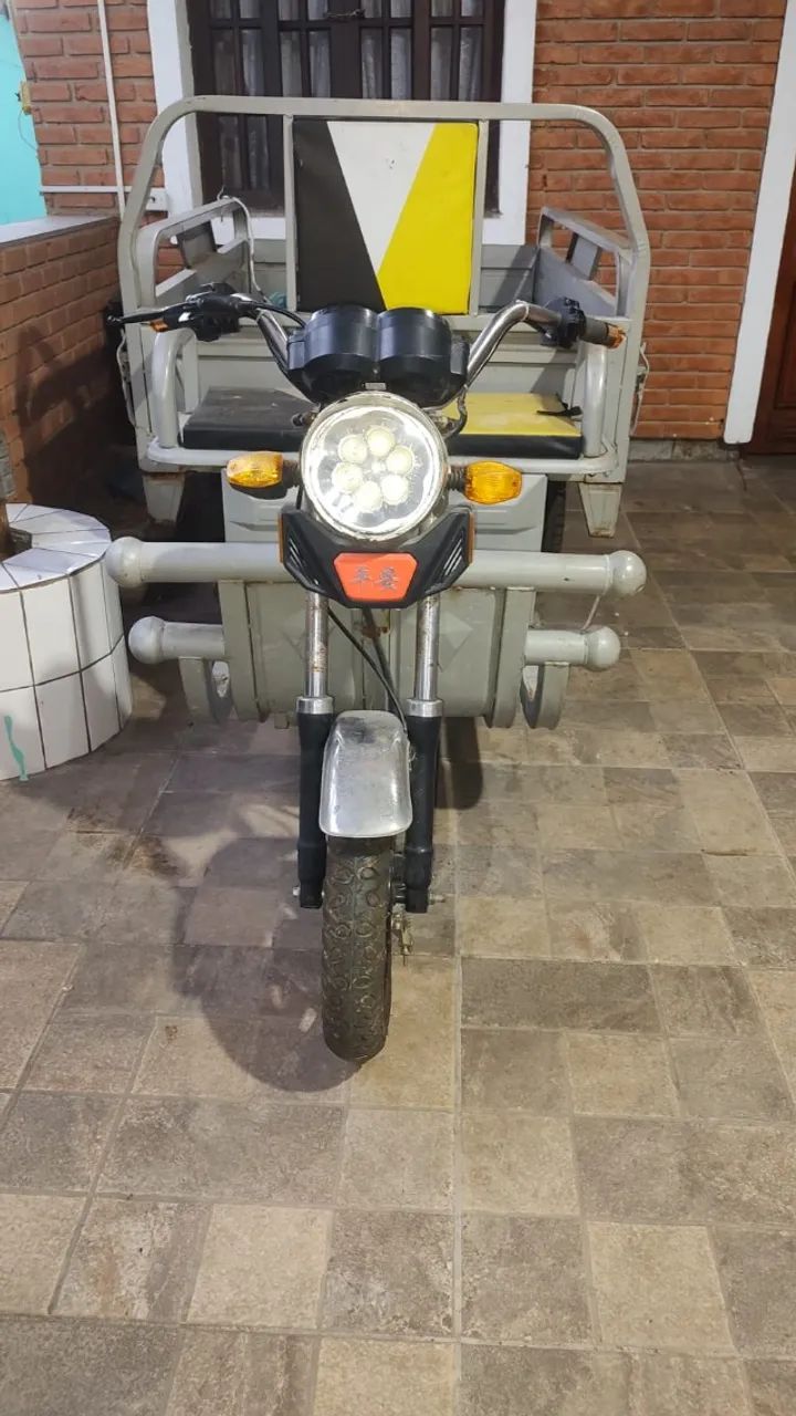 Triciclo elétrico 