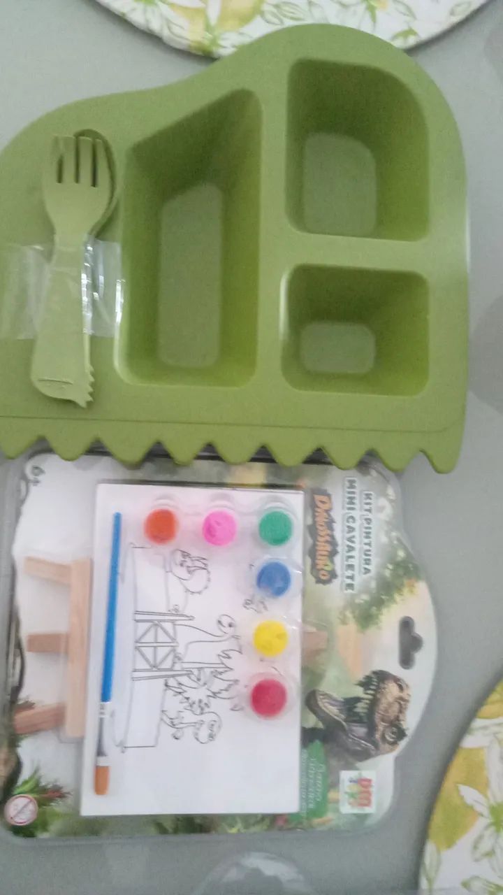 Vendo um prato infantil,  dinossauro 