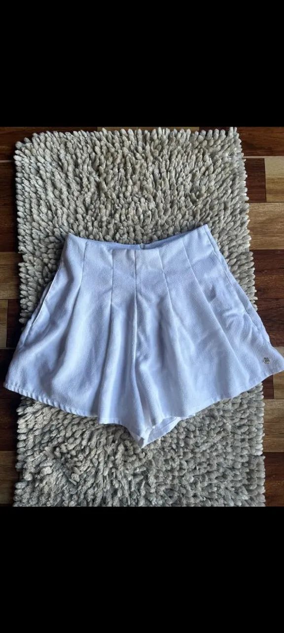 Short-saia branco marca Dona florinda .