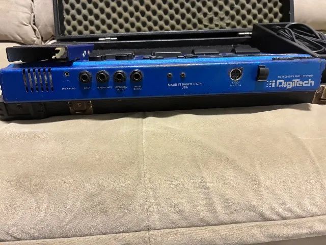 Pedaleira Digitech RP7 Valvulada com Case - Foto 4