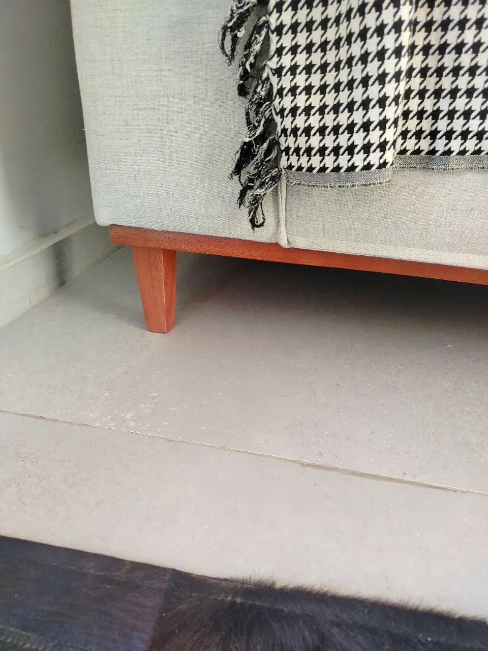 Sofá cinza sofisticado, em linho, 2,4m - Foto 2