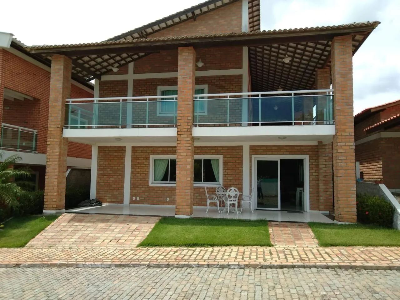 Vendo CASA com 4 SUÍTES em BARREIRINHAS-MA 