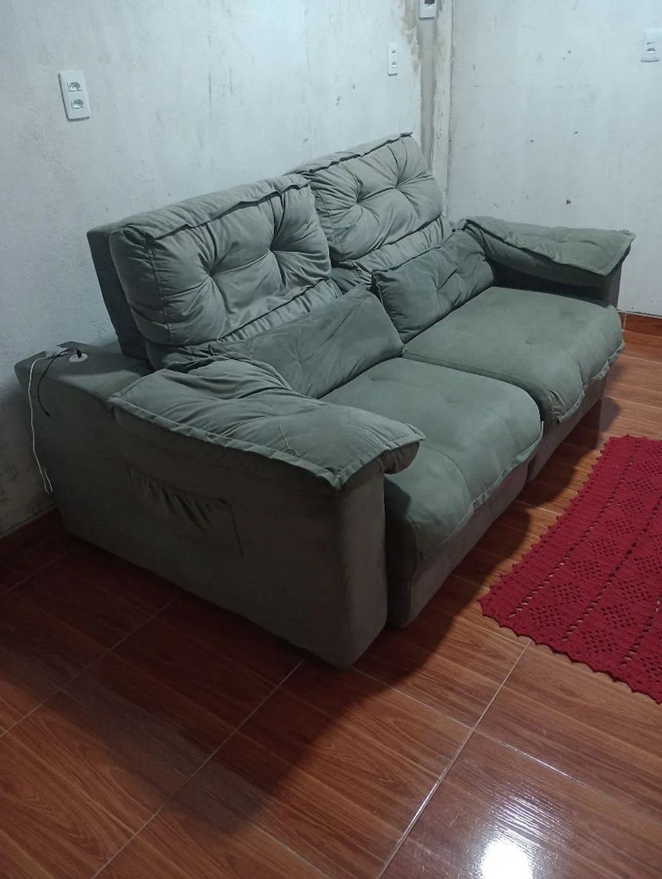 Sofá retrátil seme novo 