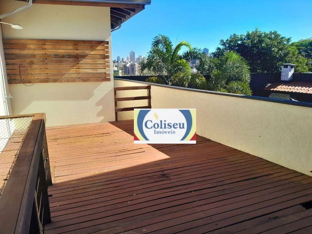 Sobrado dentro do bolsão !!!