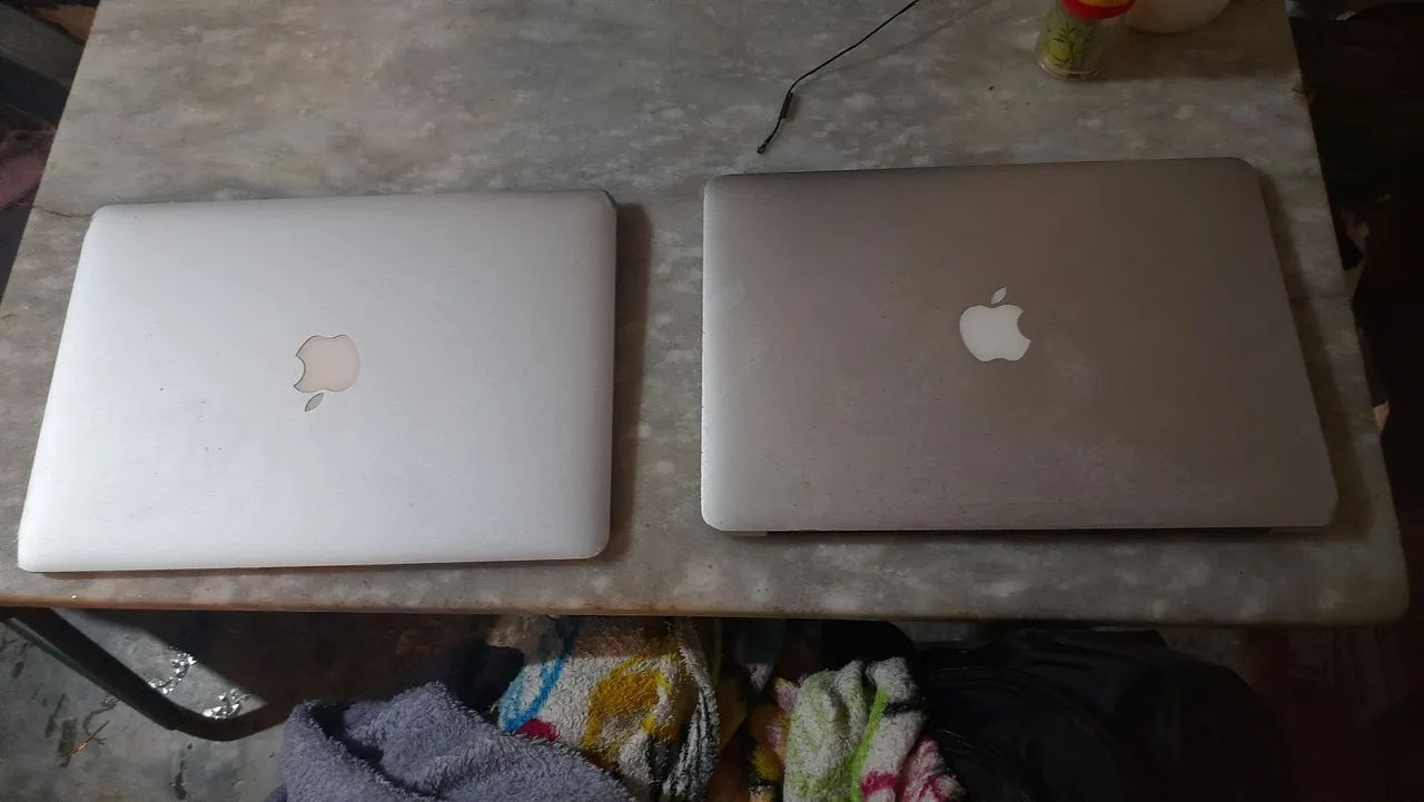 Dois MacBook Air e 1 tela MacBook Pro - Foto 4