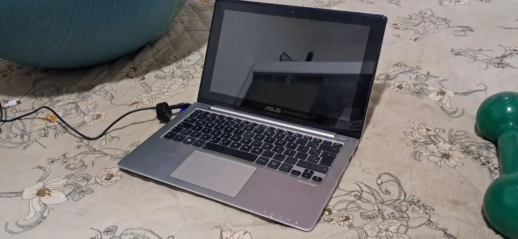 Notebook ASUS VivoBook S200E Windows 10 Home Intel Core i3 4GB HD 500GB