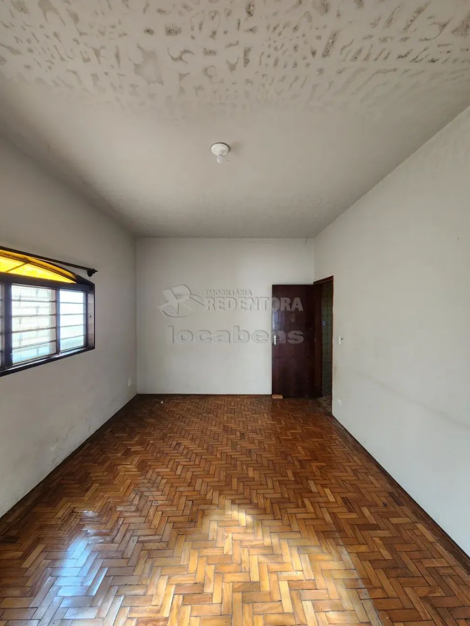 Casa com 03 dormitórios na Vila Angelica - Foto 2
