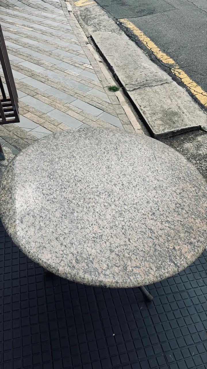 Mesa Standar em granito com design moderno e elegante. Base em metal - Foto 4