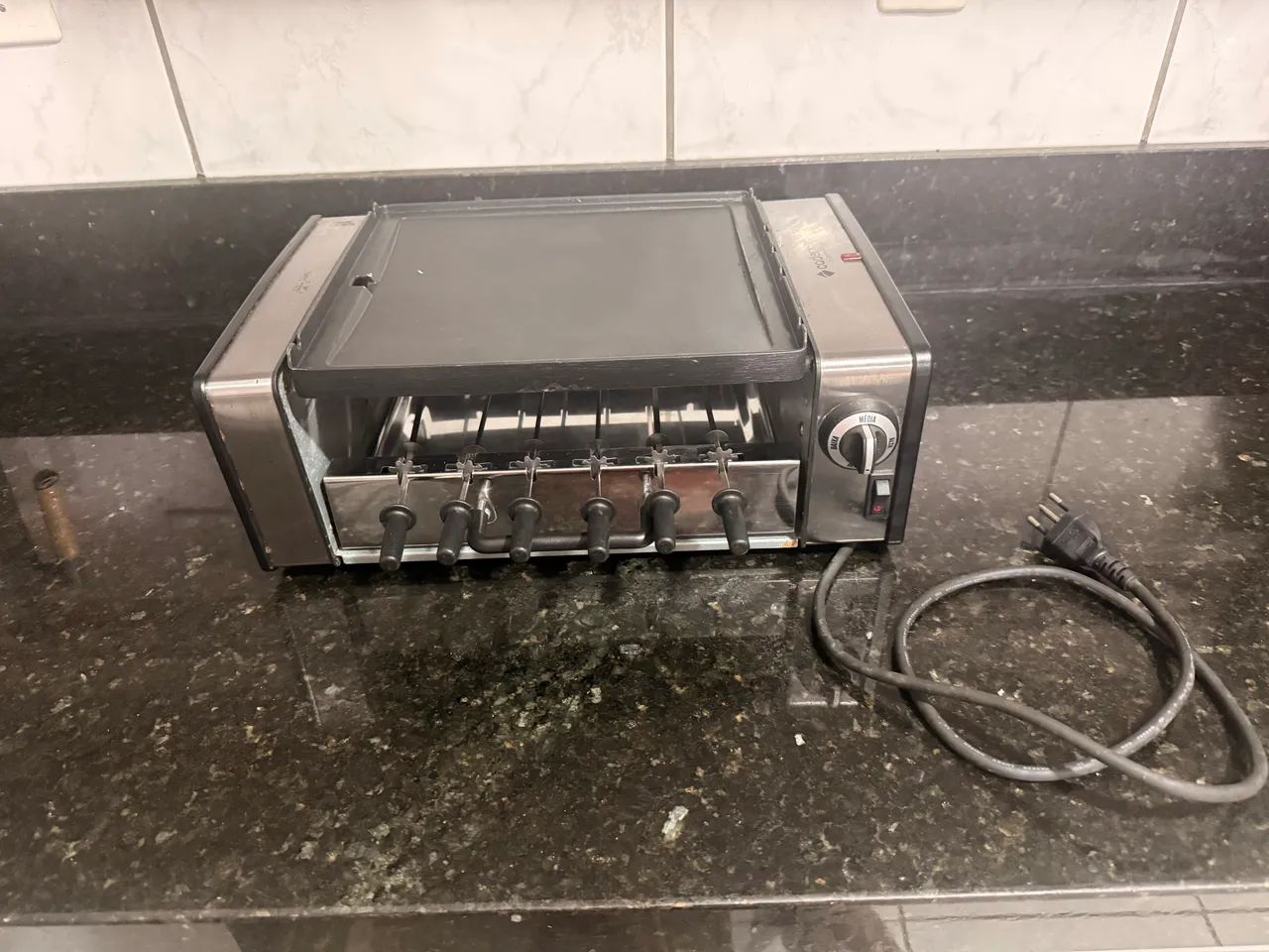 Churrasqueira de Espetinhos Elétrica + Chapa Dupla - Foto 2