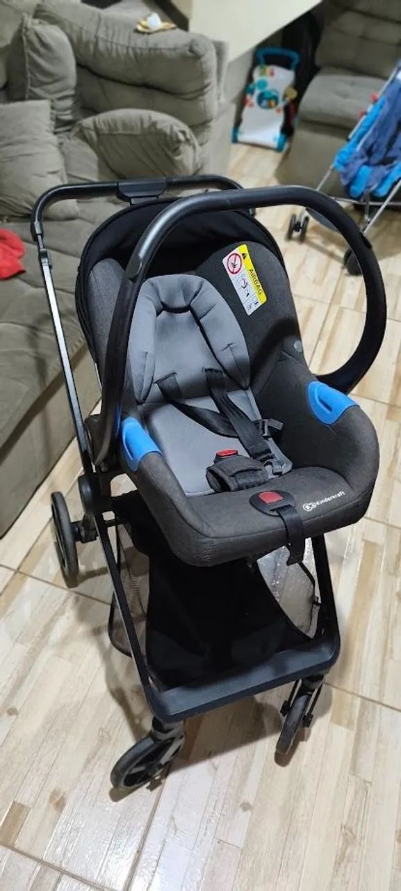 Carrinho de bebê + bebê conforto