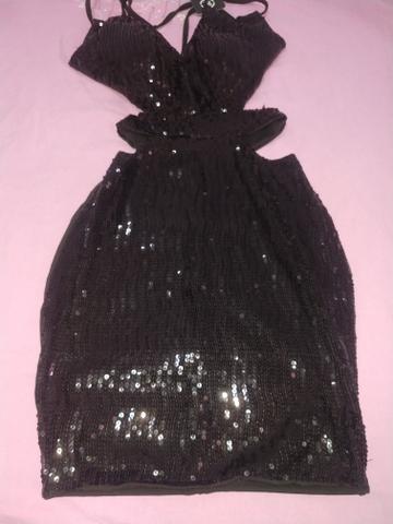 Vestido preto com lantejoulas