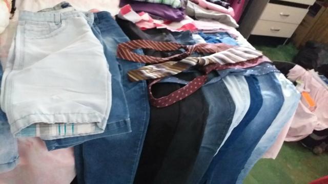 8 calças jeans masculina 15 camisas - Foto 3