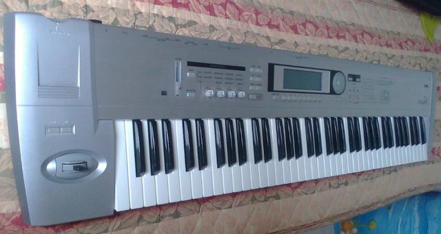 Teclado Korg Triton LE 76 Workstation em Estado de NOVO - Foto 6