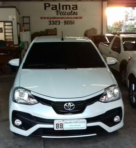 Toyota Etios platinum 1.5 automatico branco 2017/2018