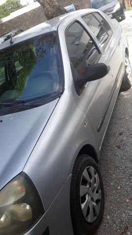 Clio 2005/06 1.6 16v sedã