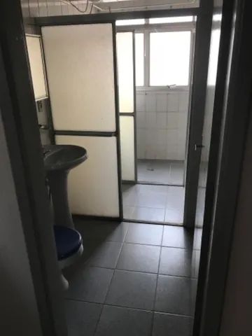 Kitnetão amplo - Centro com garagem - Foto 5