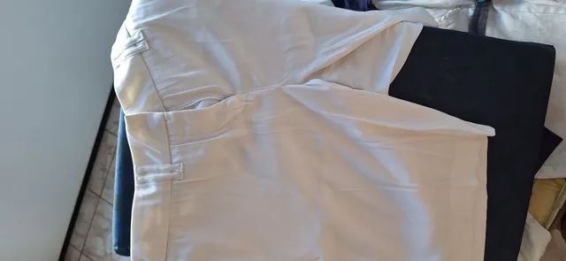 Bermuda branca plus size Tam 50 semi nova