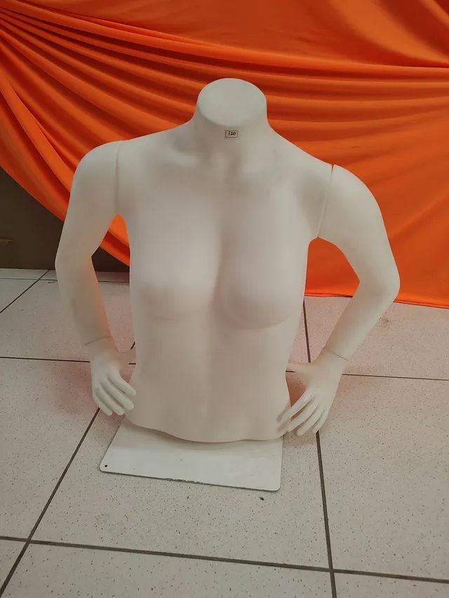 Manequim feminino busto com braços - meio corpo