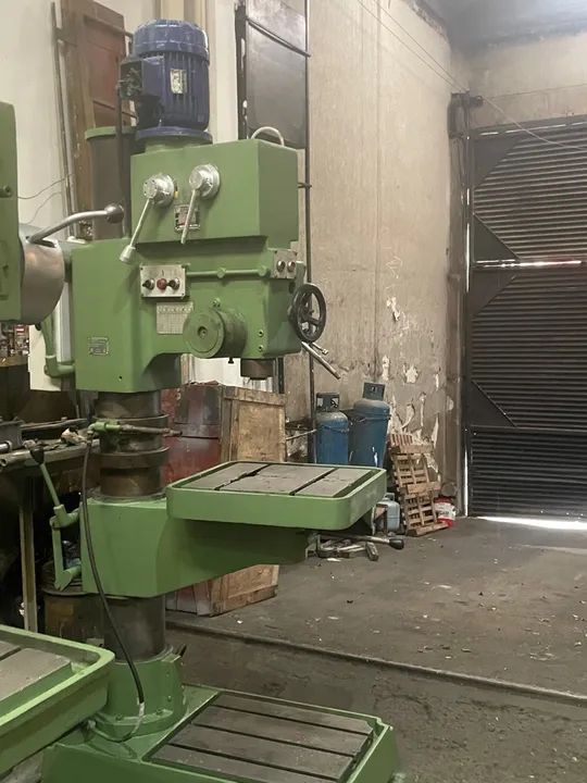 Furadeira Yadoya A 50 com rosqueador - Foto 2