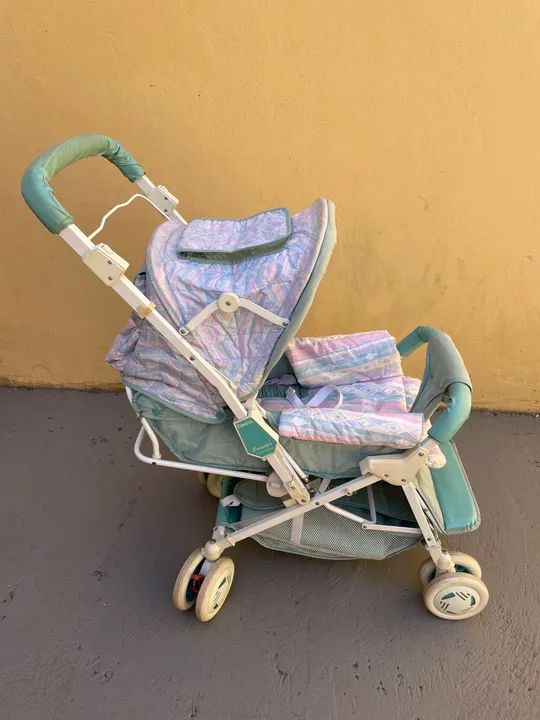 Carrinho de bebê + bebê conforto