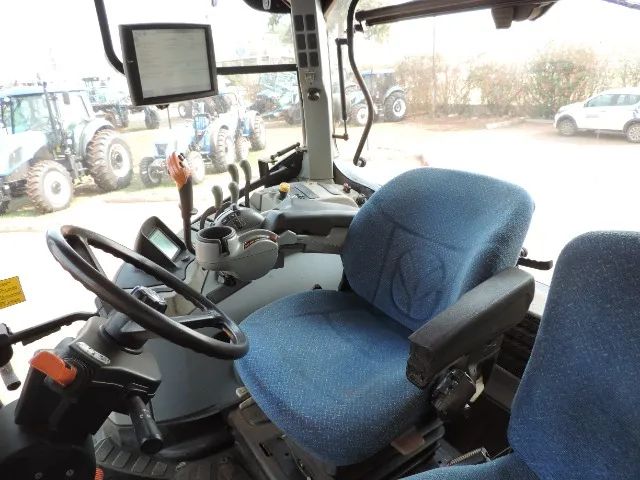 Trator New Holland - T7.205 Cabinado - 4×4 - 182cv - Com piloto - Ano 2014 - Foto 5