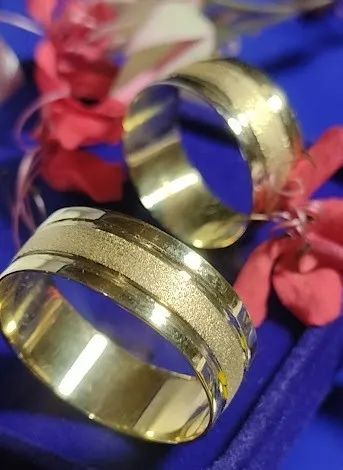 Alianças 10 mm Grossa larga Lisa e Fosca 10 Gramas Maciça Ouro 18 Kilates - Foto 3