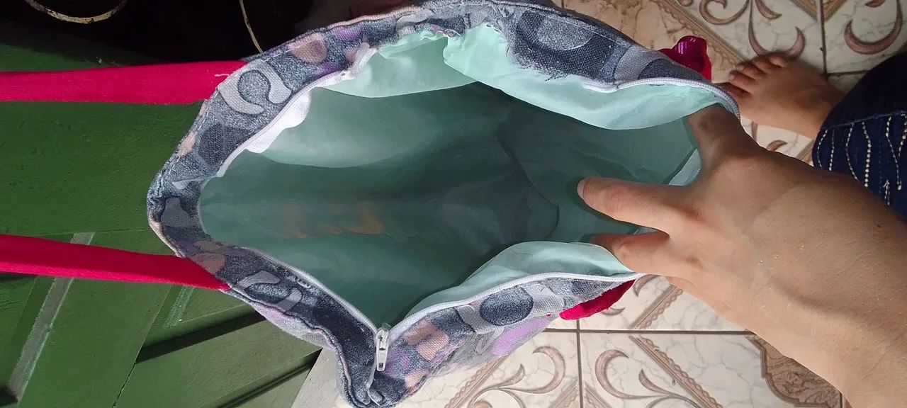 Bolsa de ombro com estampa divertida - Foto 2