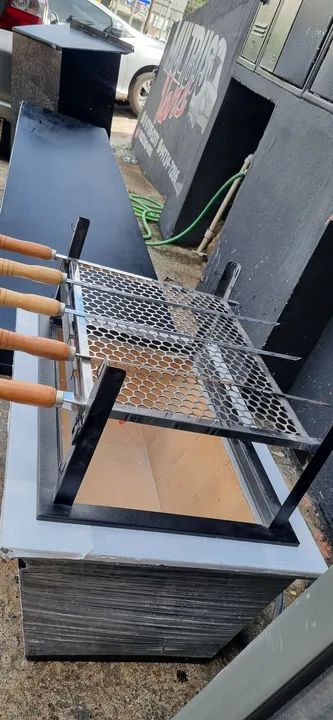 Churrasqueira de Aço com Braseiro e coifa  - Foto 6