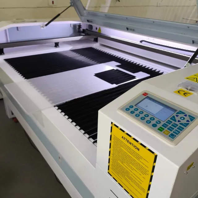 Maquina Laser Co2 p/ Corte e Gravação 100W 1400x900mm