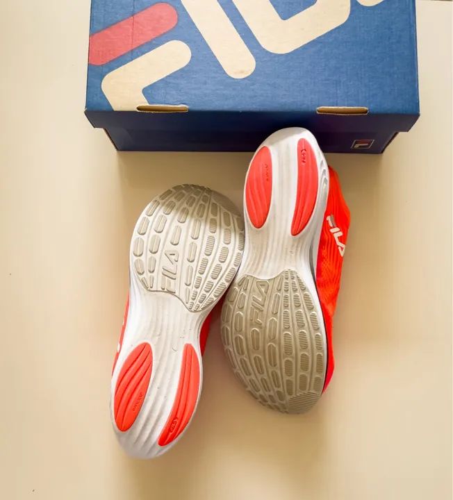 Tênis Fila Racer Carbon (tamanho 42 Brasil) - Foto 2