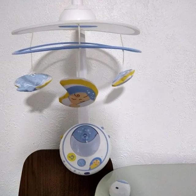 Móbili Magia da Chicco com controle remoto