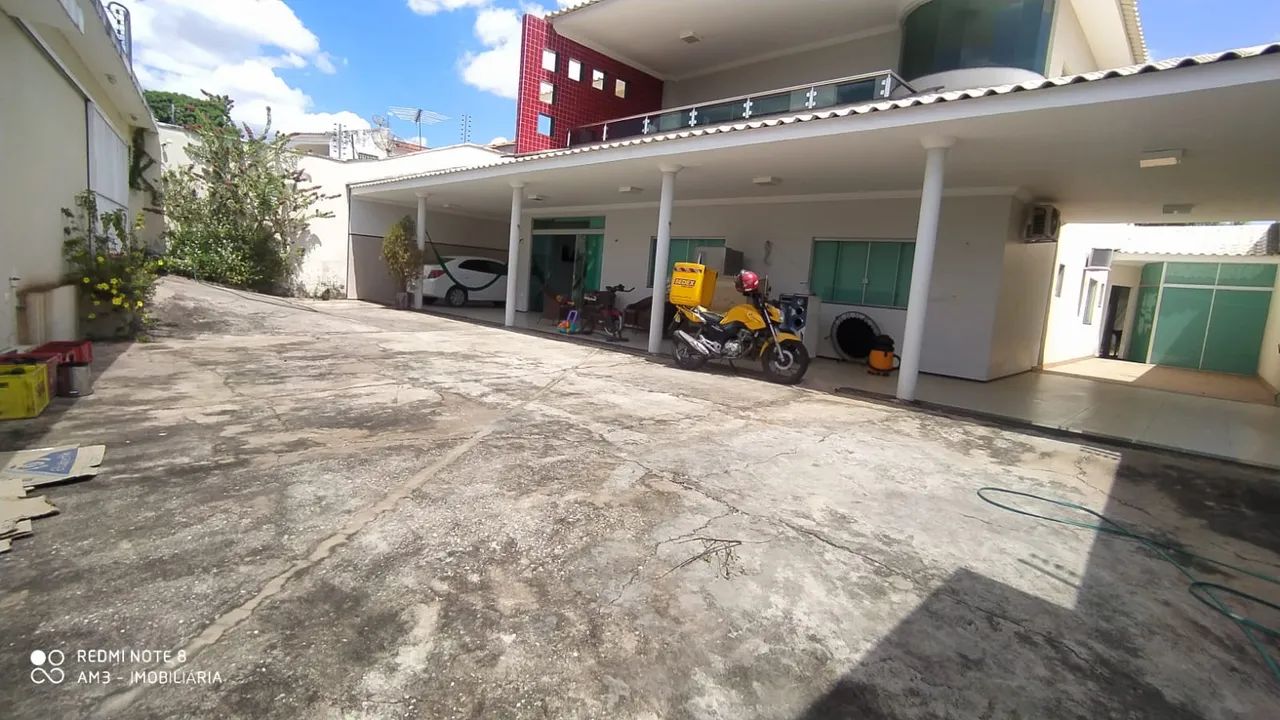 Belíssima casa duplex, 570M², 05 suítes, armários planejados no  Bairro Recanto das Palmei