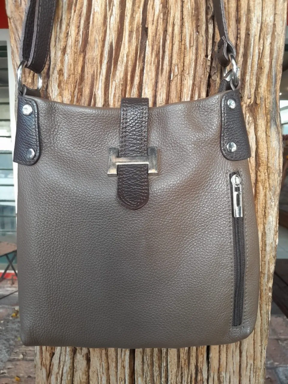 Nova, sem uso - Bolsa italiana, em couro natural, de fabrico da Cooperativa Florentina, c