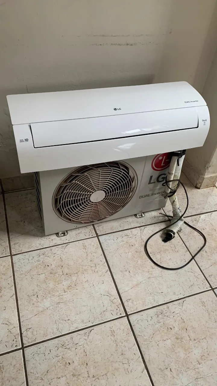 Ar-Condicionado Split LG Dual Inverter 12.000 BTU - 127 V, Inverter - Excelente Estado