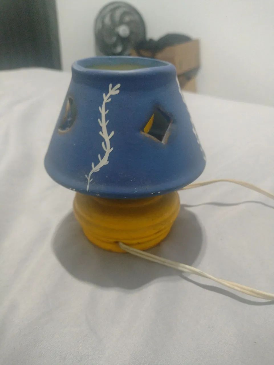 Abajur amarelo e azul peça antiga 