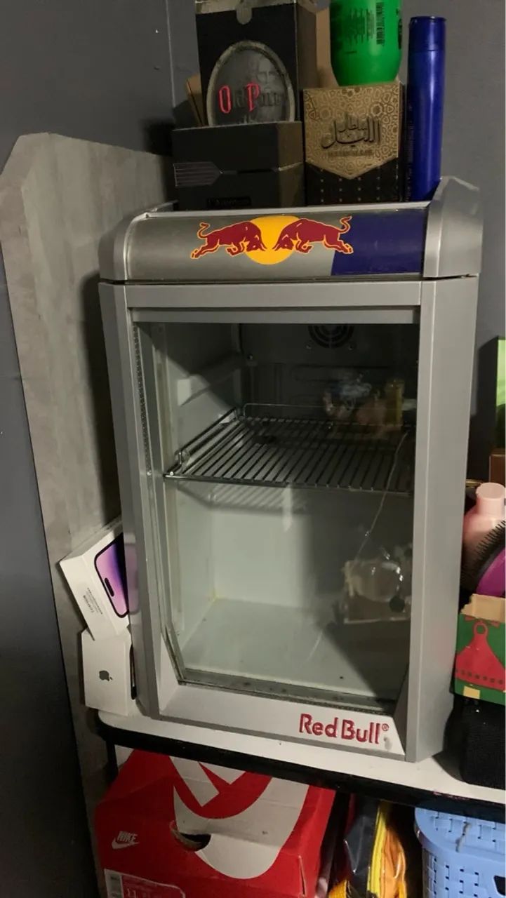 Geladeira/expositor Red Bull