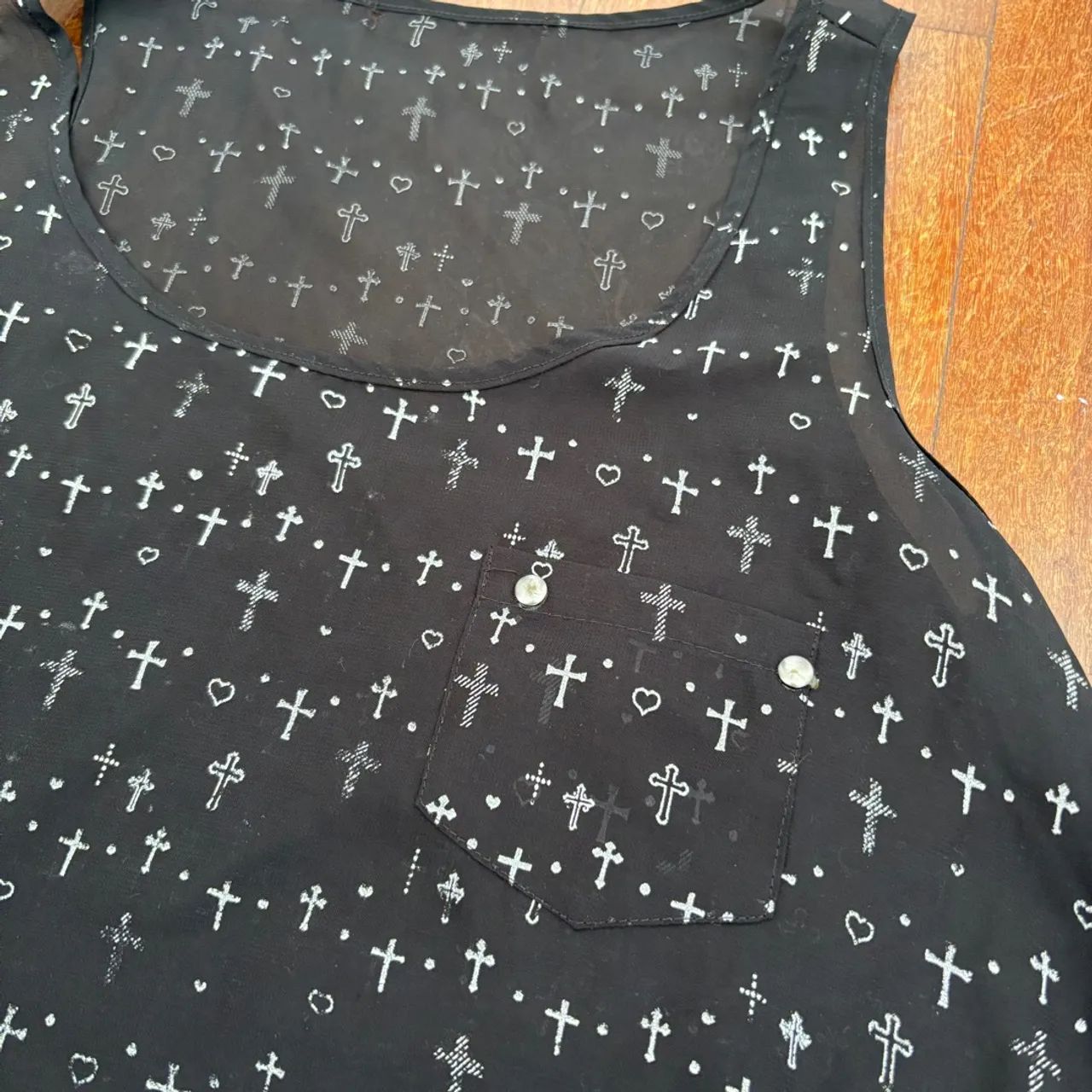 Blusa transparente de estampa de cruzes - Foto 3