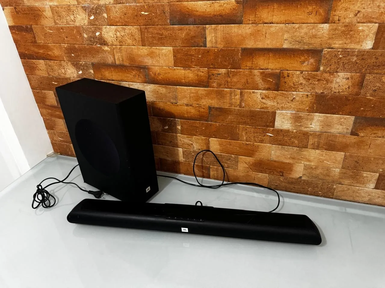 Soundbar JBL com Subwoofer SB 150 - Qualidade de Áudio Impecável