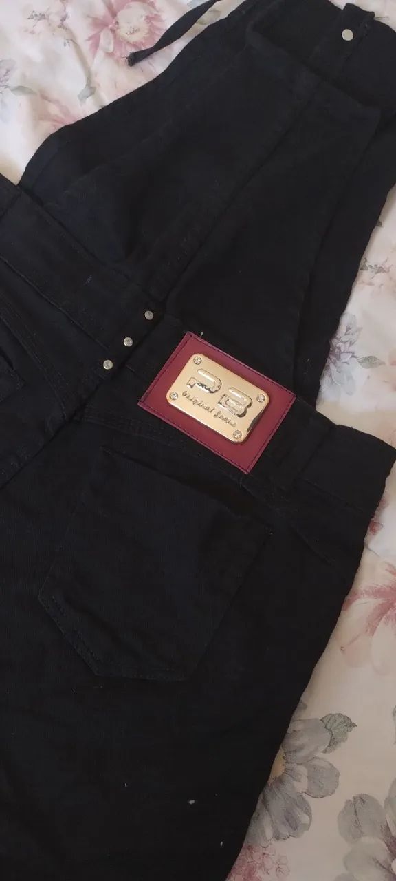 Macacão Shorts Jeans Preto com Detalhes - Foto 2