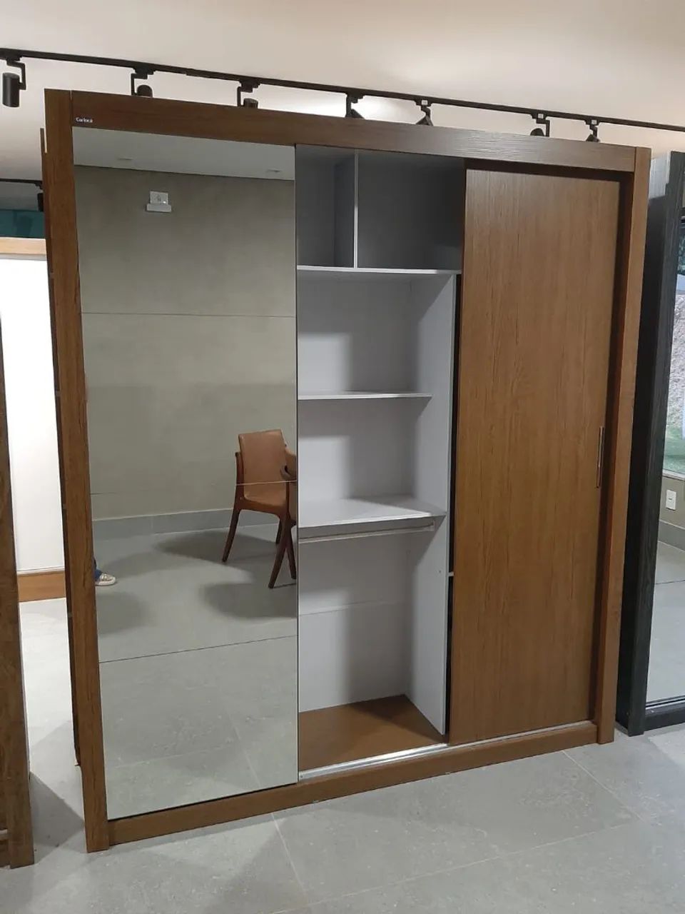 Guarda roupa de casal portas de correr com espelho  - Foto 2