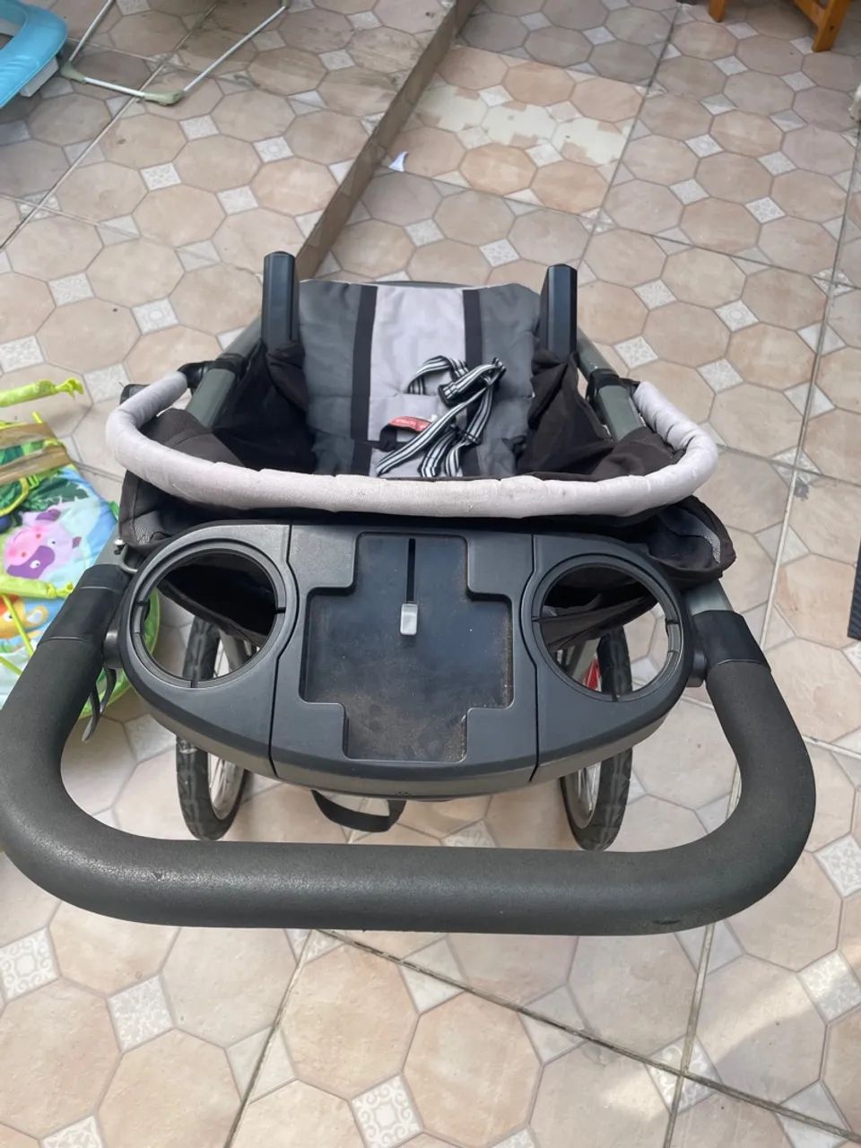 Carrinho de Bebê Compacto e Confortável - Foto 3