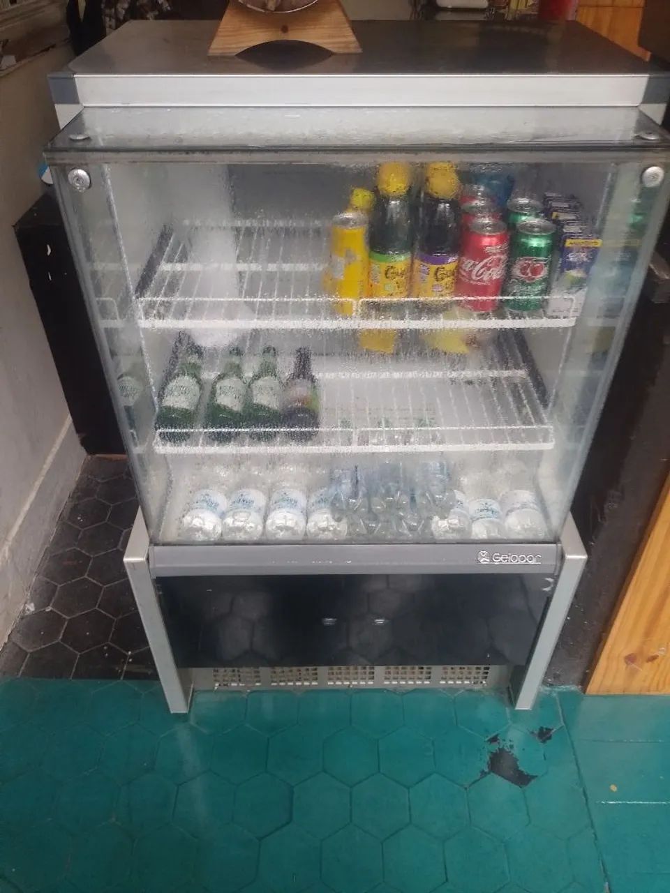 Balcão refrigerado aceita oferta 