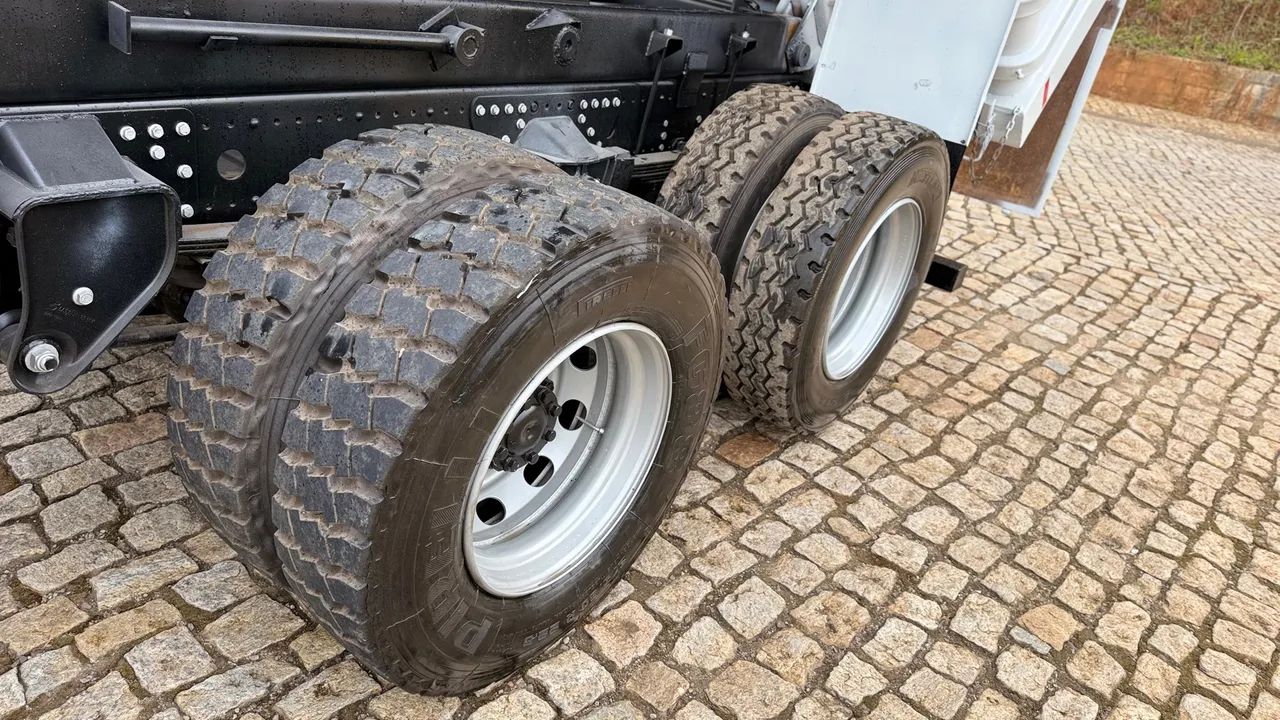 MB 2425 Caçamba Ano 2009 - Foto 12